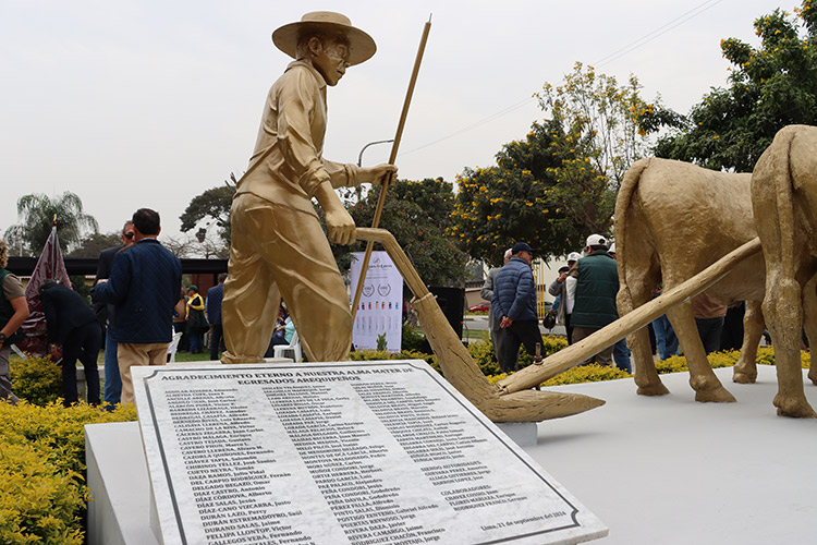 develación del monumento