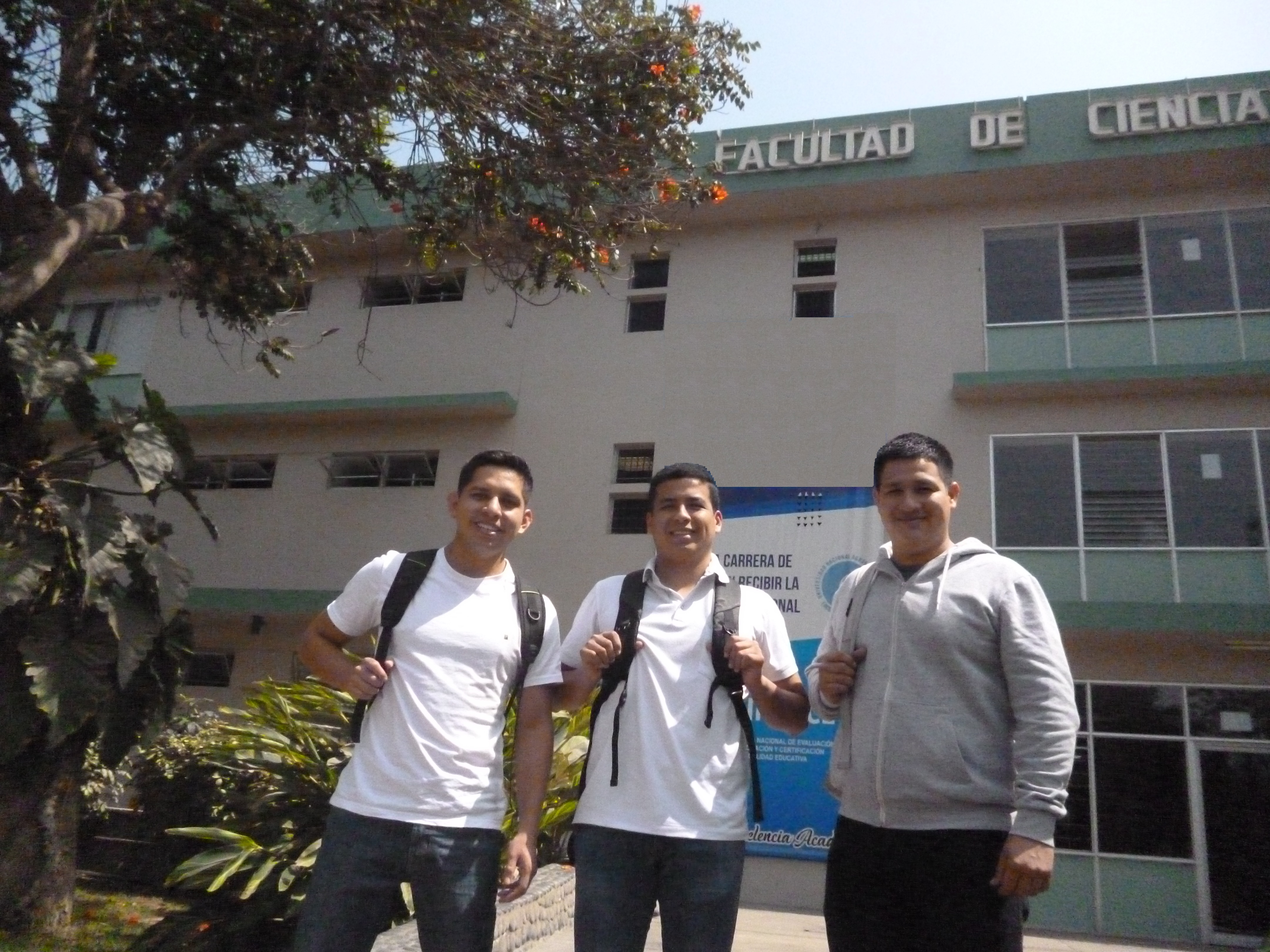 Foto Izq. a Der . Davy Carrión, Arturo Soto y Benito Aroca